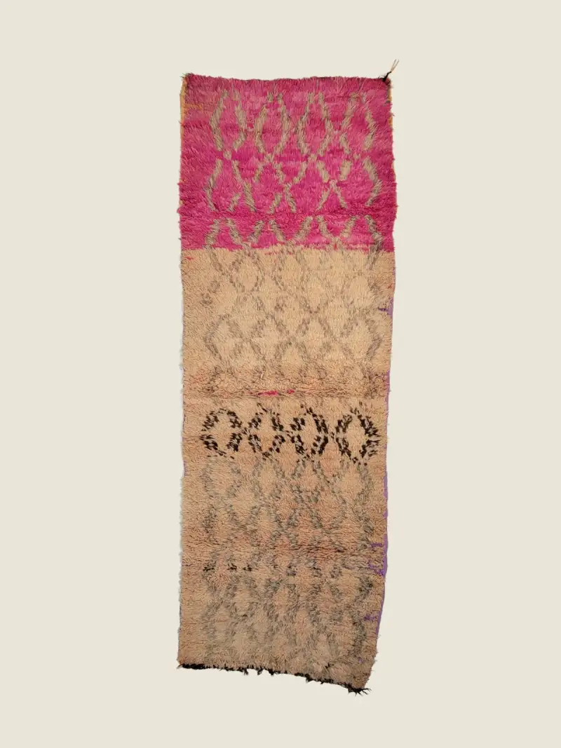 Beni M'guild vintage rug 280×100cm, handwoven blush & beige berber with geometric diamond pattern