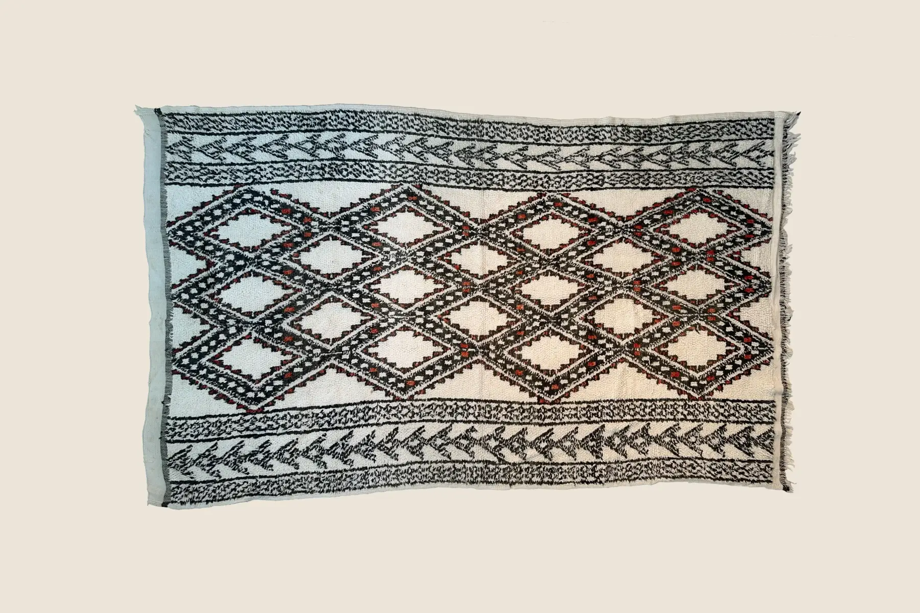 Beni M'Guild hand-knotted texture detail showing the light gray and burnt coral coton pile's craftsmanship