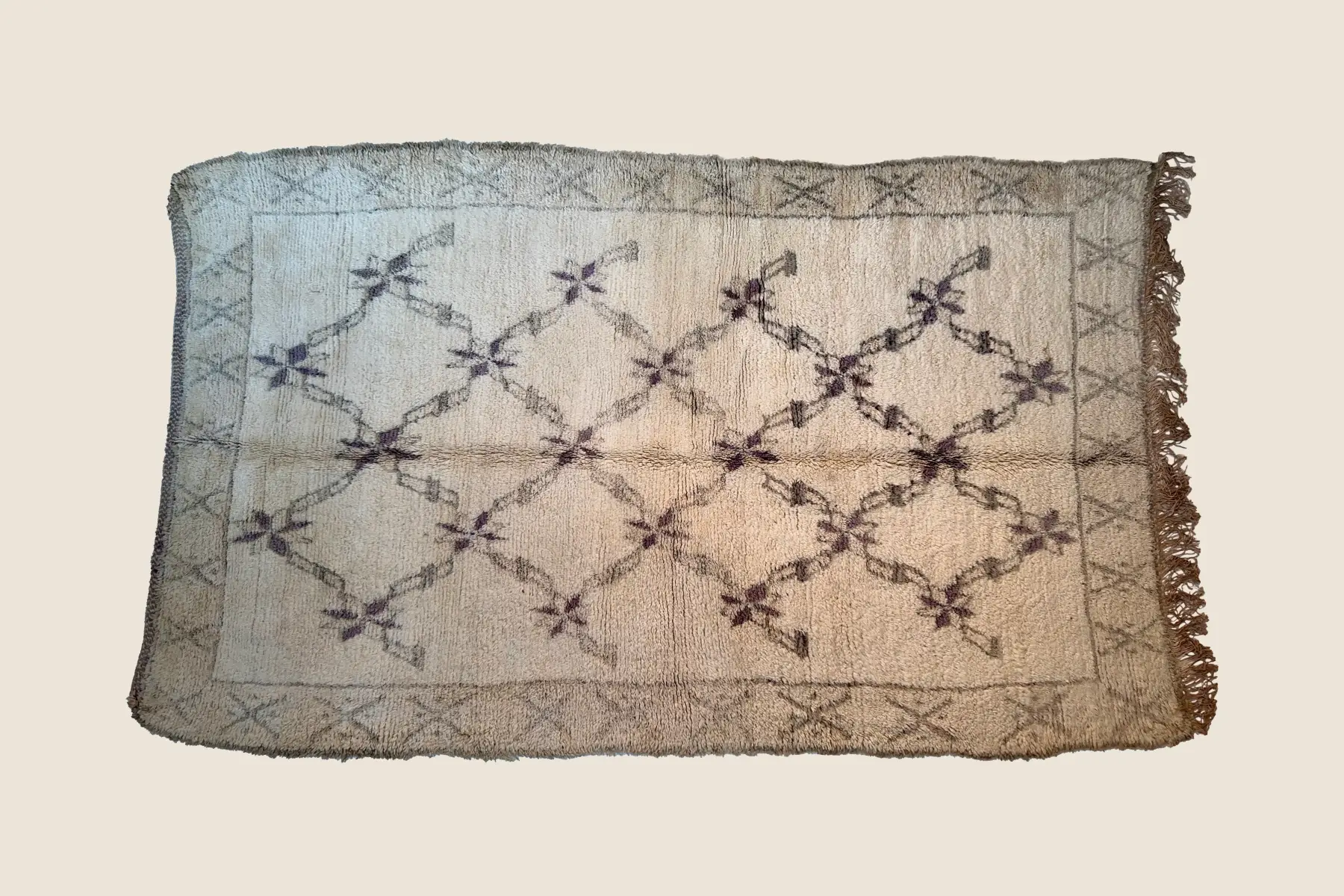 Beni Ourain high-pile texture detail in light gray and lavender, showing hand-spun wool and traditional knotting craftsmanship.