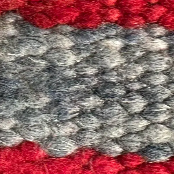 Zigza symbol in a light warm gray color